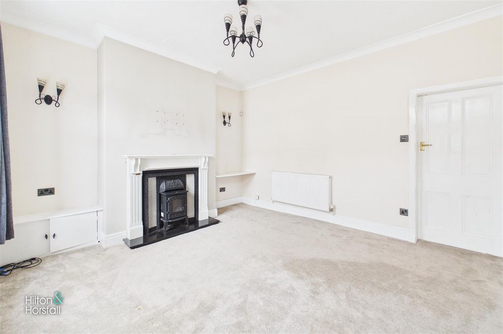 Property photo 2 of 12 Avondale Road
