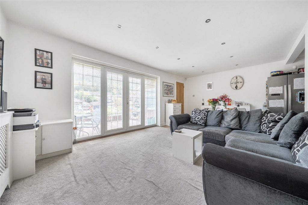 Property photo 3 of 21 Picture No. 20