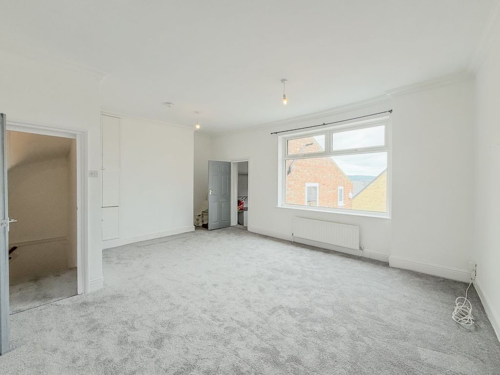 Property photo 2 of 12 Lounge