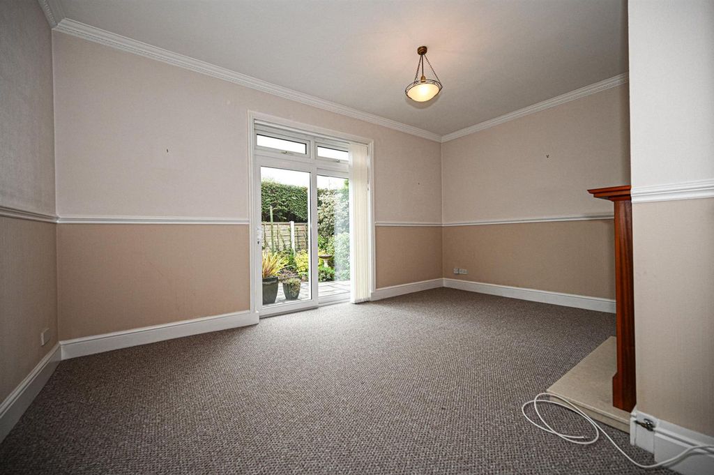 Property photo 1 of 10 Lounge