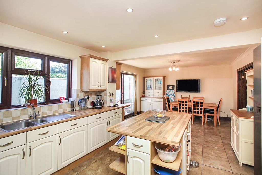 Property photo 2 of 19 Kitchen/Diner