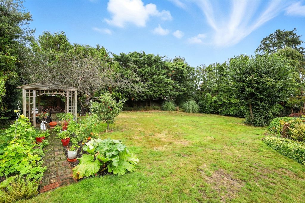 Property photo 2 of 27 Garden