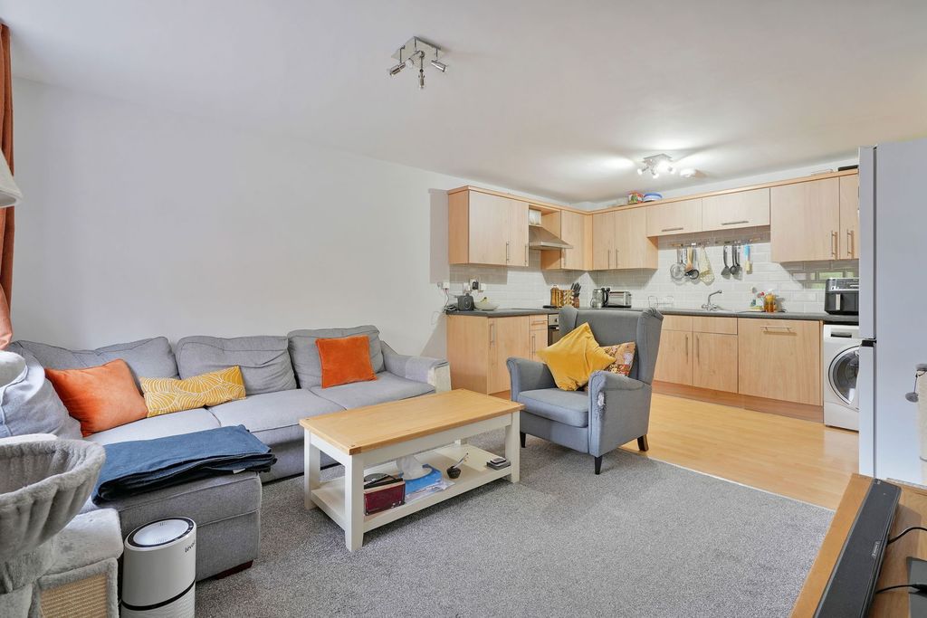 Property photo 2 of 20