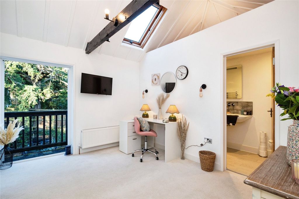 Property photo 3 of 23 Picture No. 02