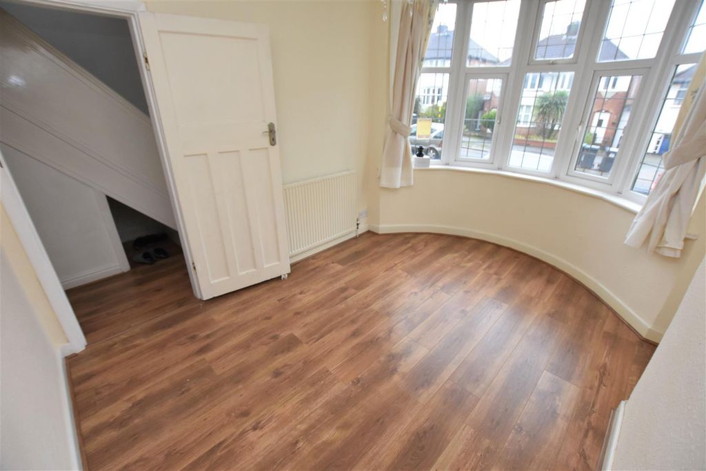 Property photo 3 of 10 Dining Room