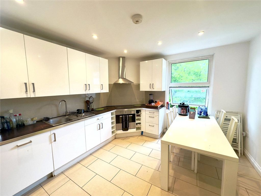 Property photo 3 of 5 Kitchen