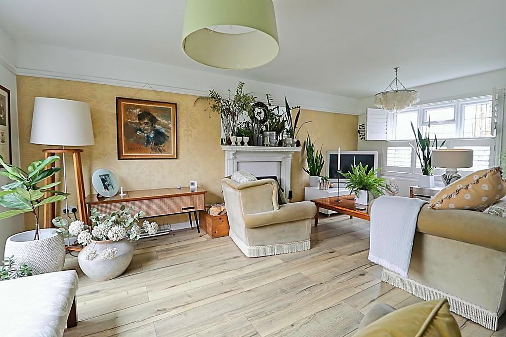 Property photo 2 of 25 Living Room