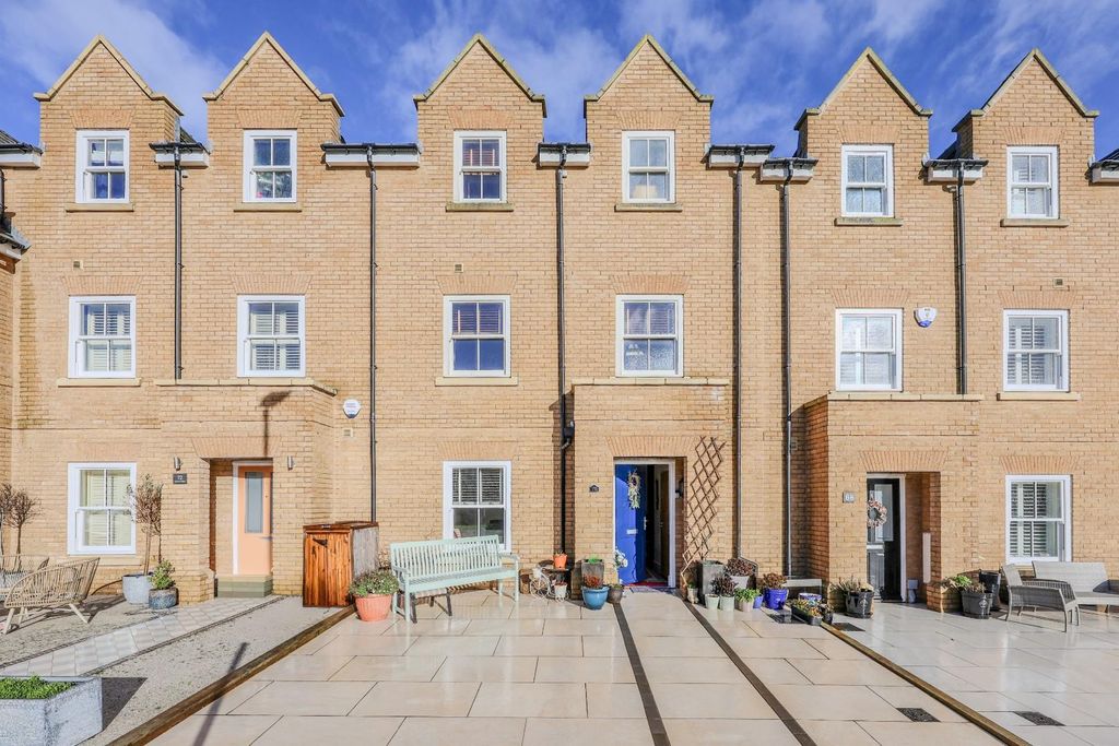 Property photo 1 of 27