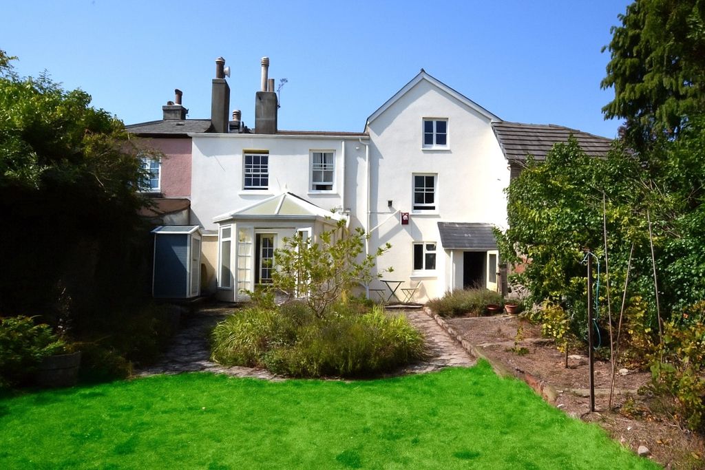 Property photo 2 of 17 Garden