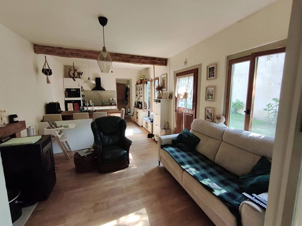 Property photo 2 of 8 12A85F73A57590c66F0562Ef540A1c75