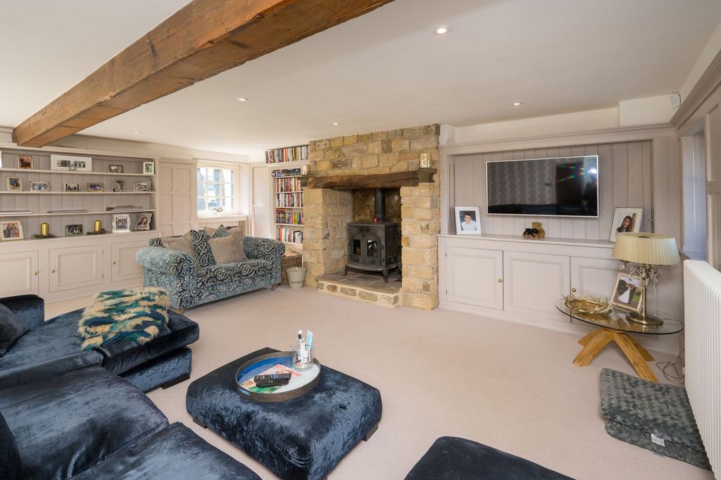 Property photo 3 of 31