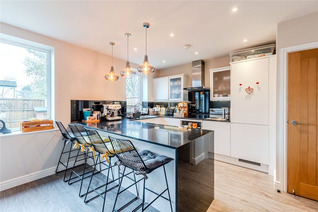 Property photo 2 of 21 Picture No. 14