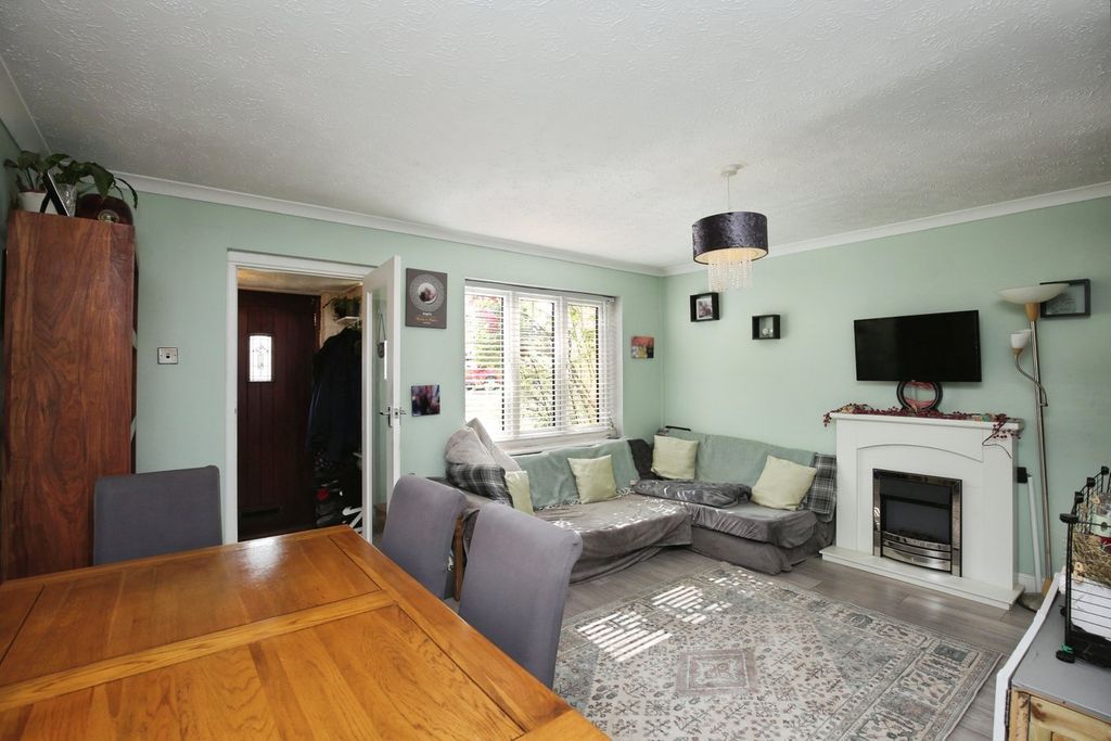Property photo 2 of 20