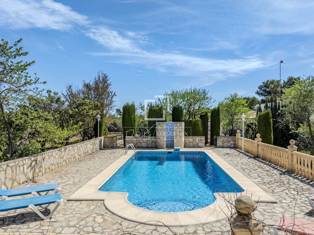Property photo 1 of 64
