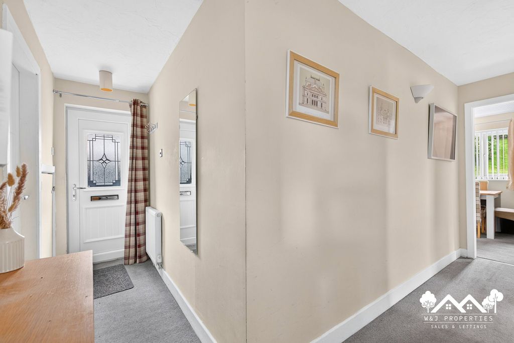Property photo 3 of 27