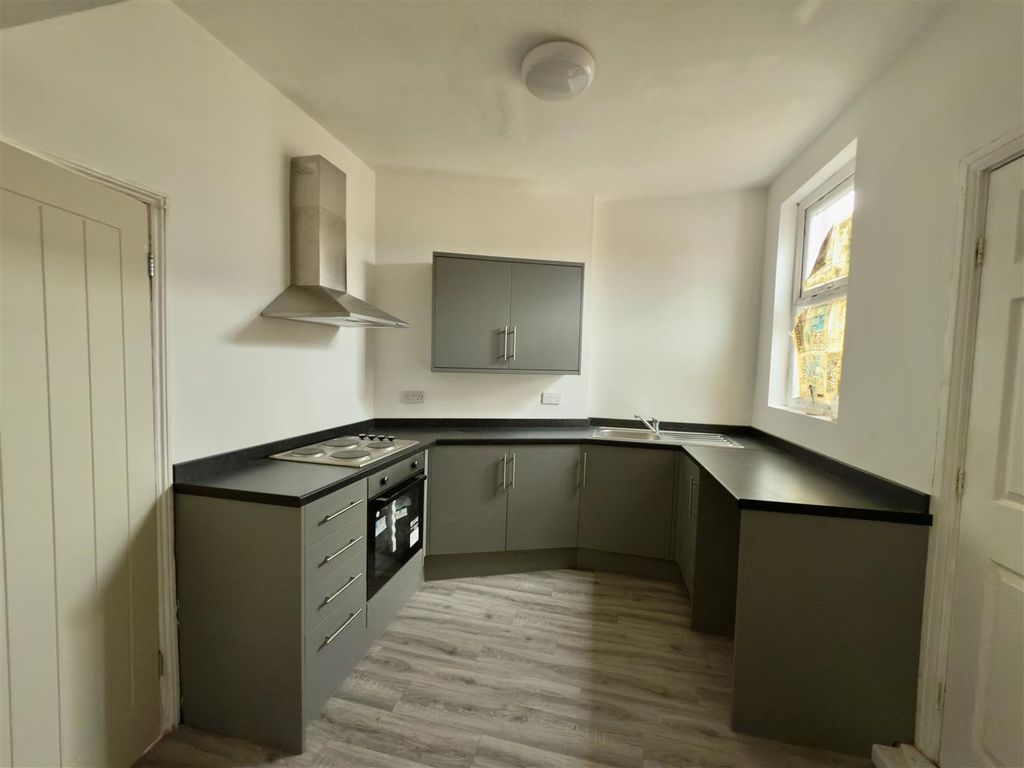 Property photo 3 of 9 Kitchen Diner
