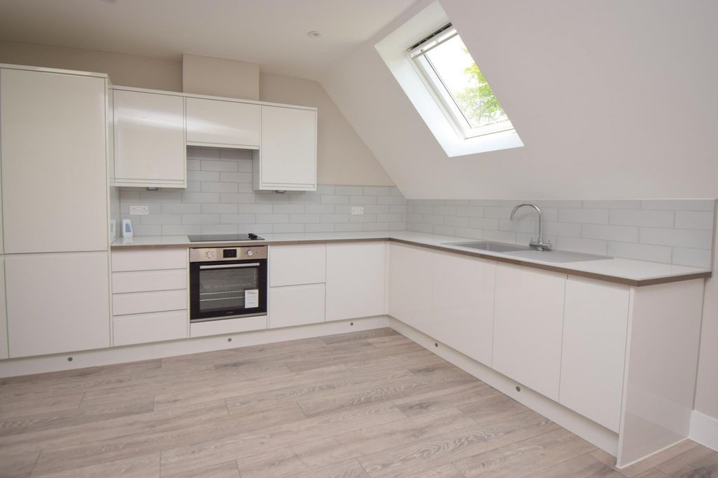 Property photo 2 of 11 Kitchen/Lounge