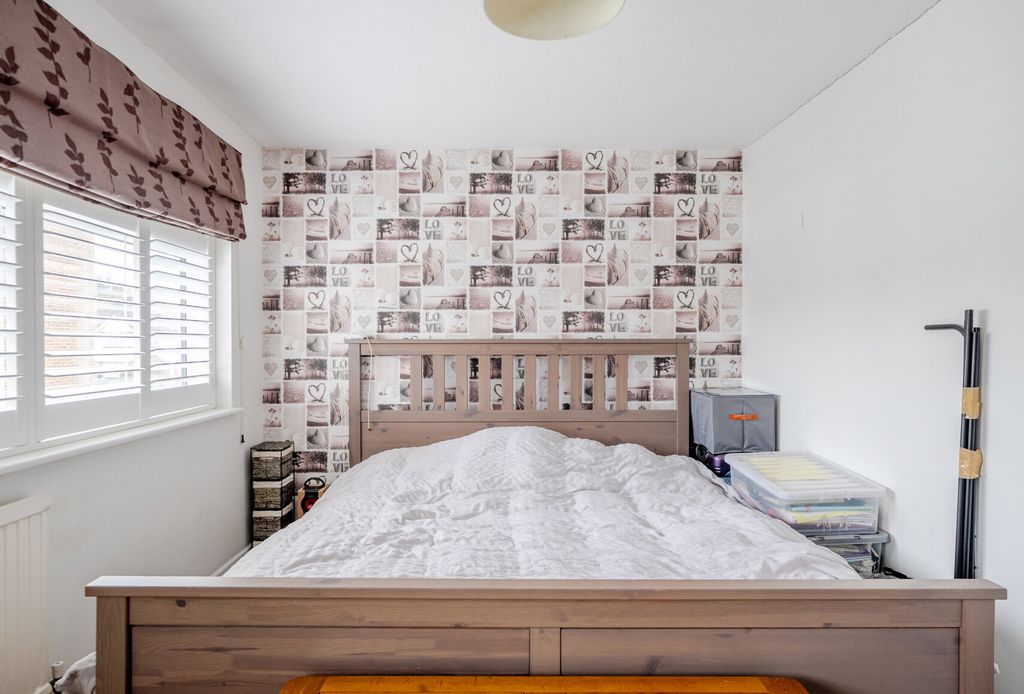 Property photo 2 of 16 1406165-16-698483...