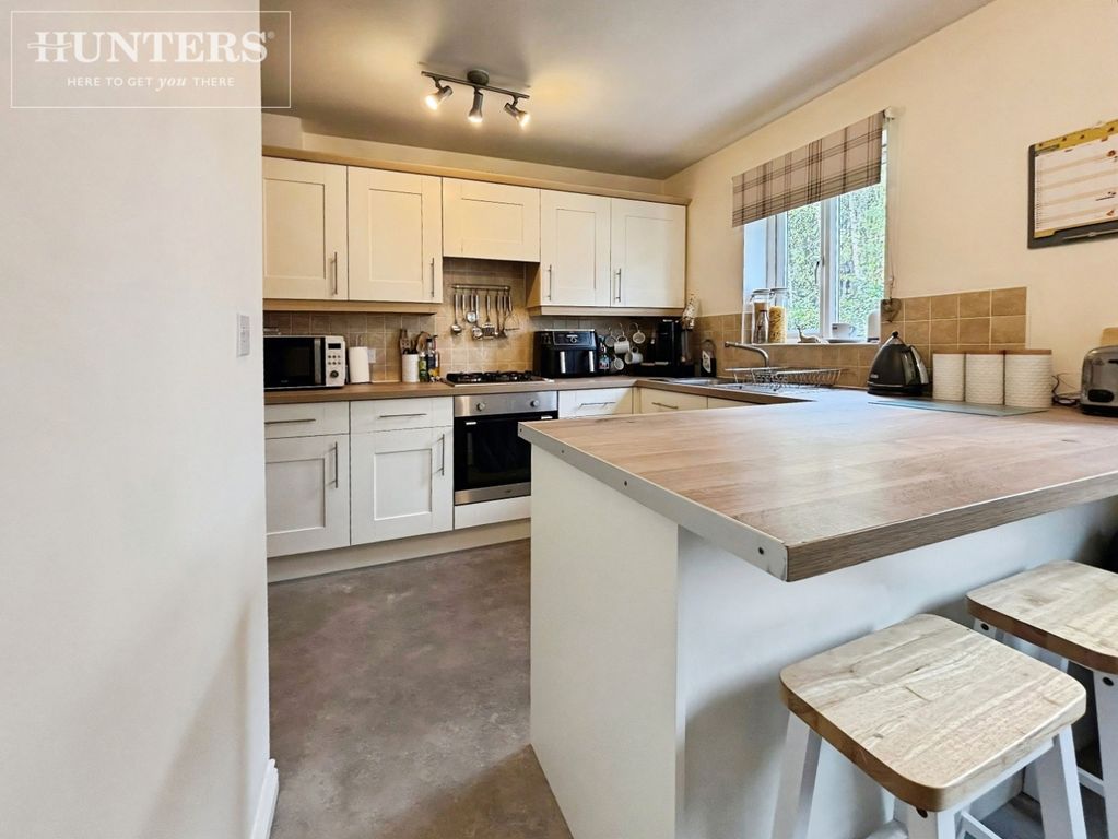 Property photo 3 of 17 Pbox-Kitchen-339123.Jpeg