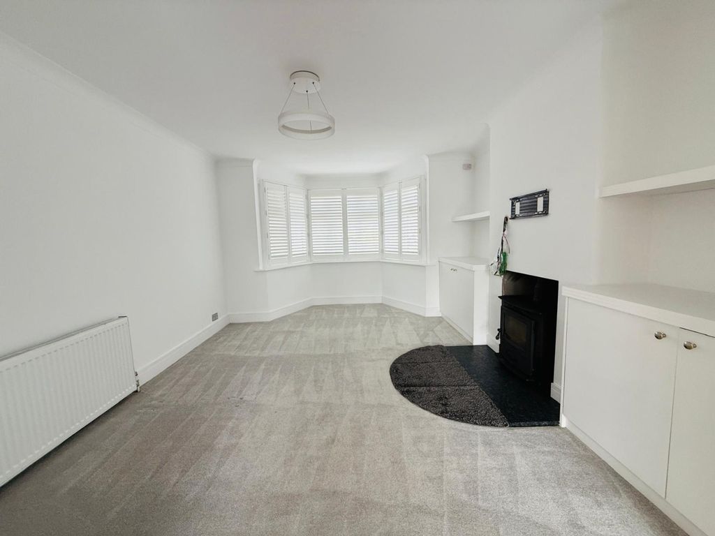 Property photo 3 of 16 4144036