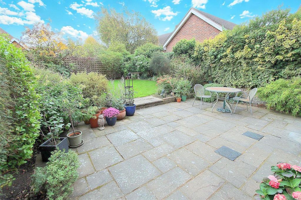 Property photo 2 of 24 Garden Aa.Jpg