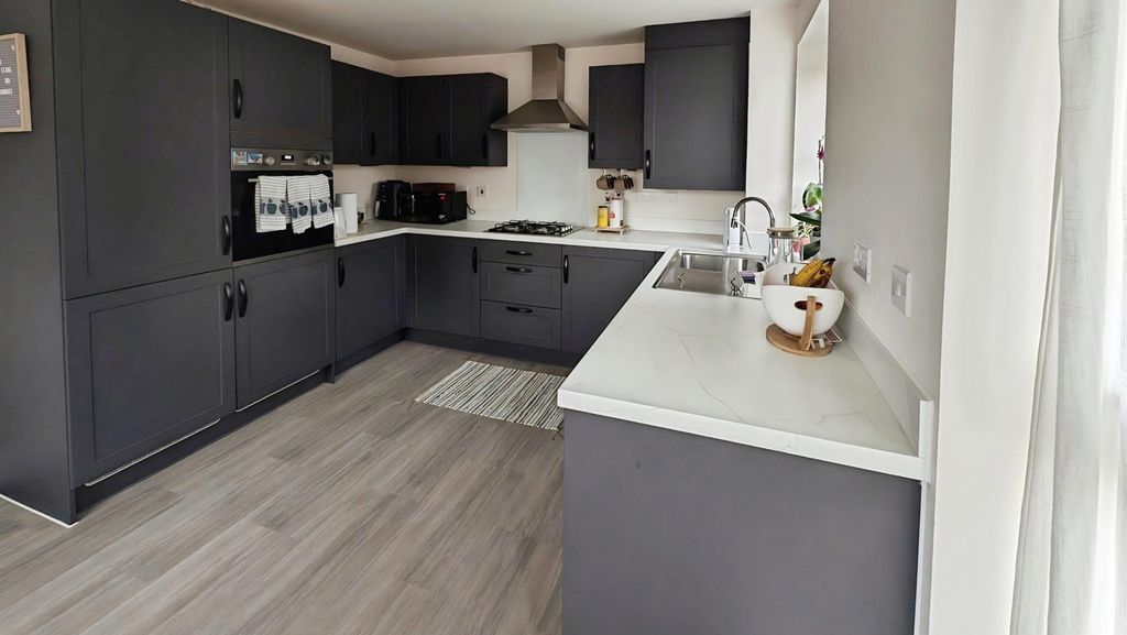 Property photo 2 of 12 Pbox-Kitchen-346126.Jpg