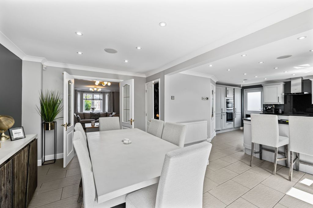 Property photo 3 of 26 Dining Room