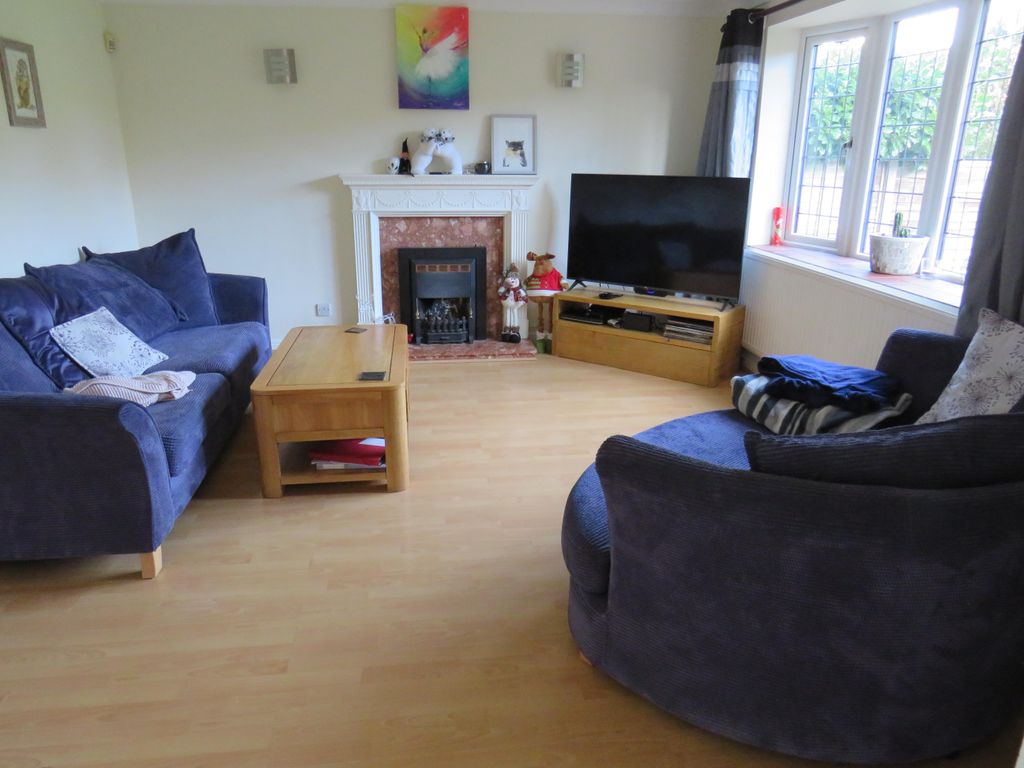 Property photo 2 of 10 Living Room
