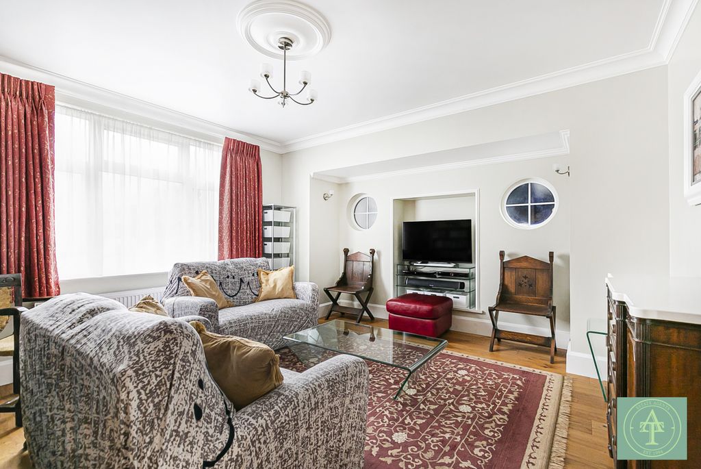 Property photo 3 of 34 Gallery