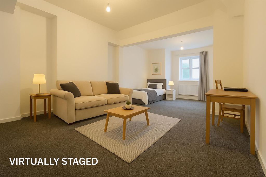 Property photo 2 of 4 Lounge/ Bedroom