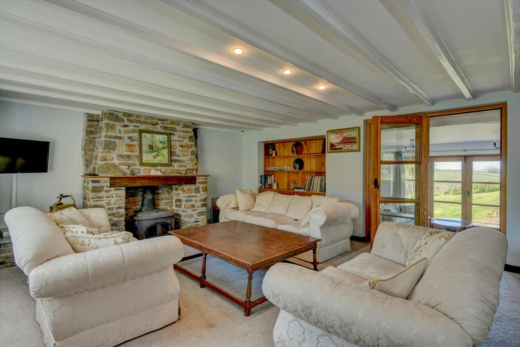 Property photo 2 of 18 Image