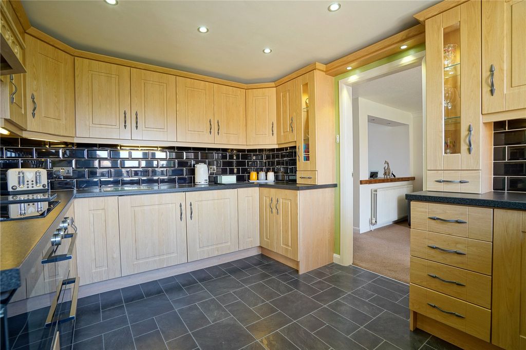 Property photo 3 of 30 Picture No. 13