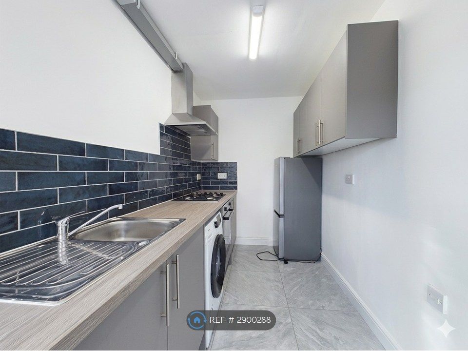 Property photo 2 of 5 Kitchen