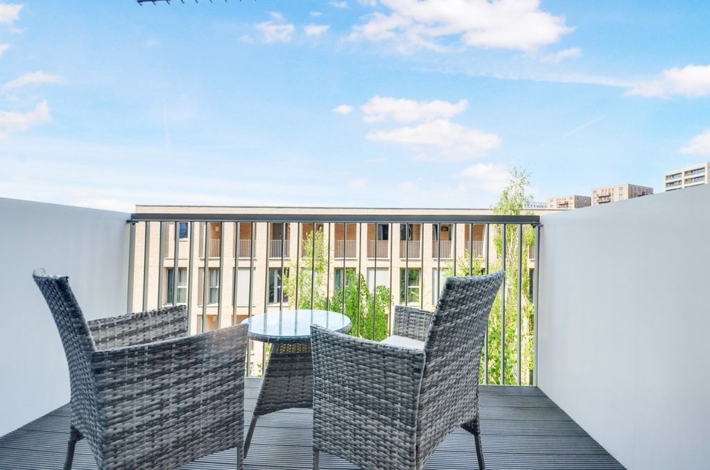 Property photo 2 of 16 4374452
