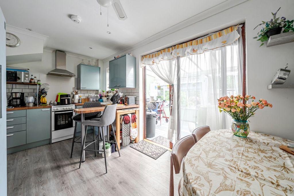 Property photo 3 of 17 1469245-7-6A1d48E...