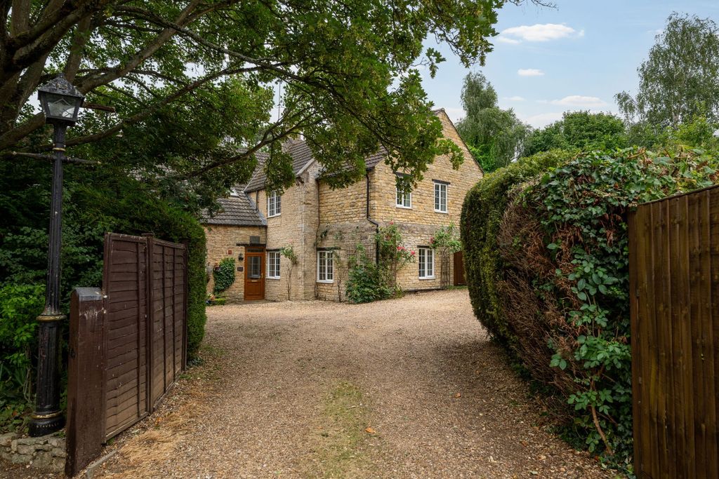 Property photo 3 of 64
