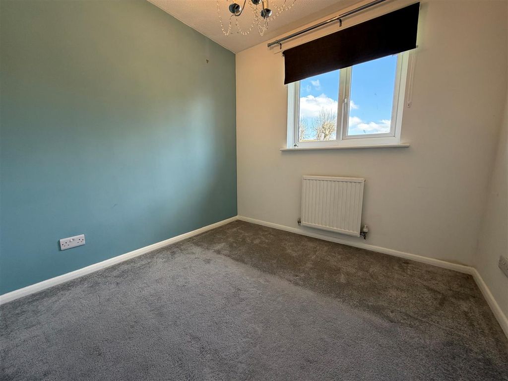 Property photo 3 of 8 Bed 2
