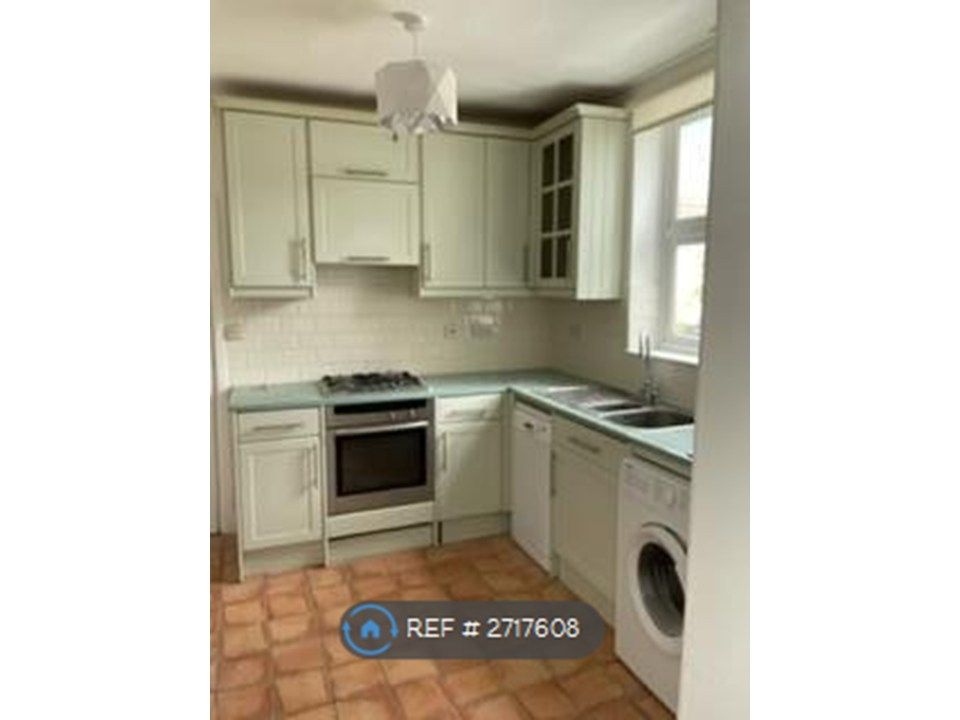 Property photo 3 of 9 Kitchen