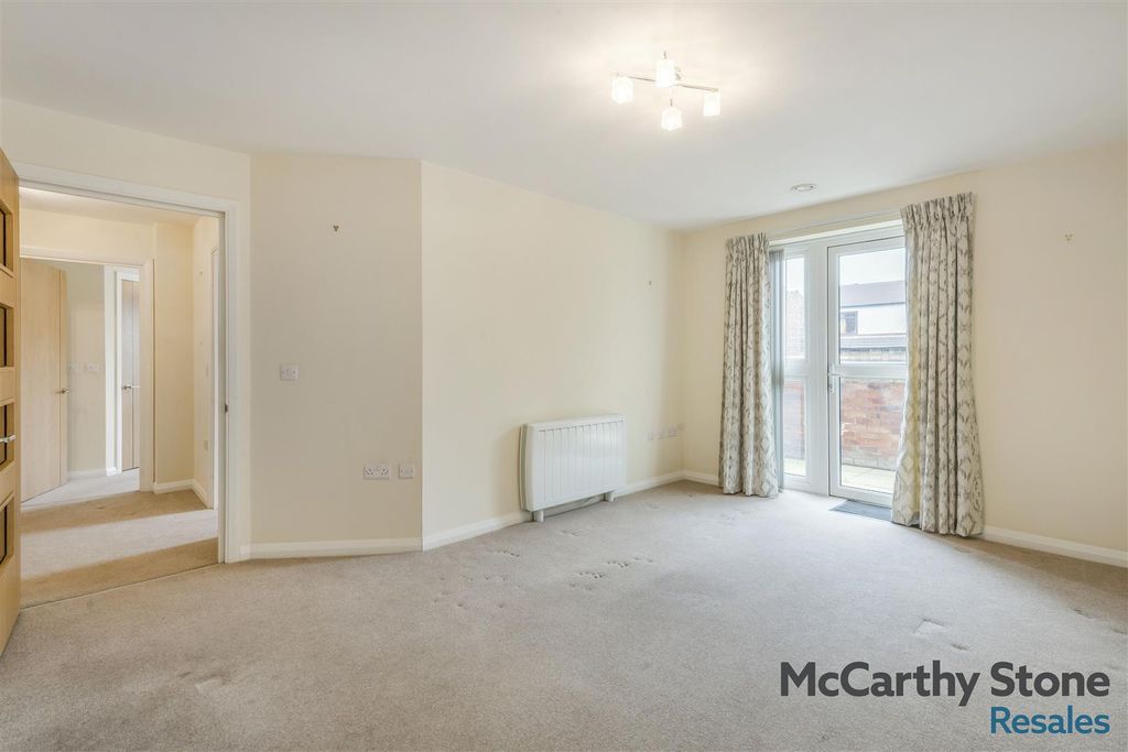 Property photo 3 of 25 8690170-Interior13.Jpg