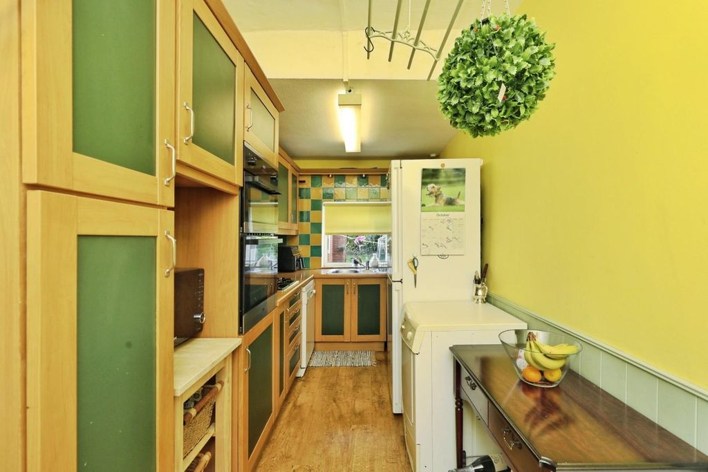 Property photo 2 of 28 Kitchen