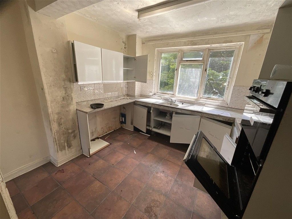 Property photo 3 of 5 Kitchen