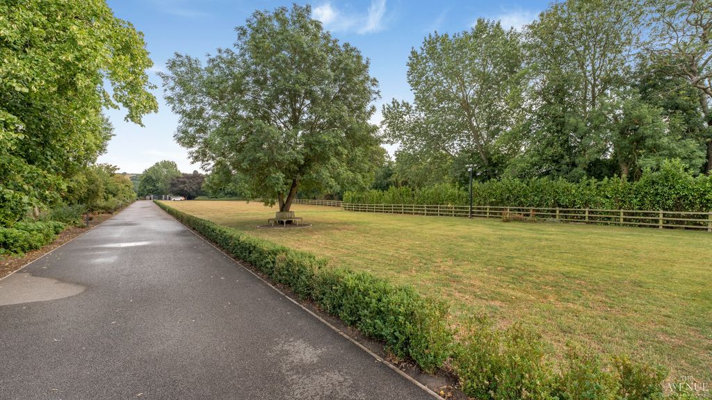 Property photo 2 of 60 4368452