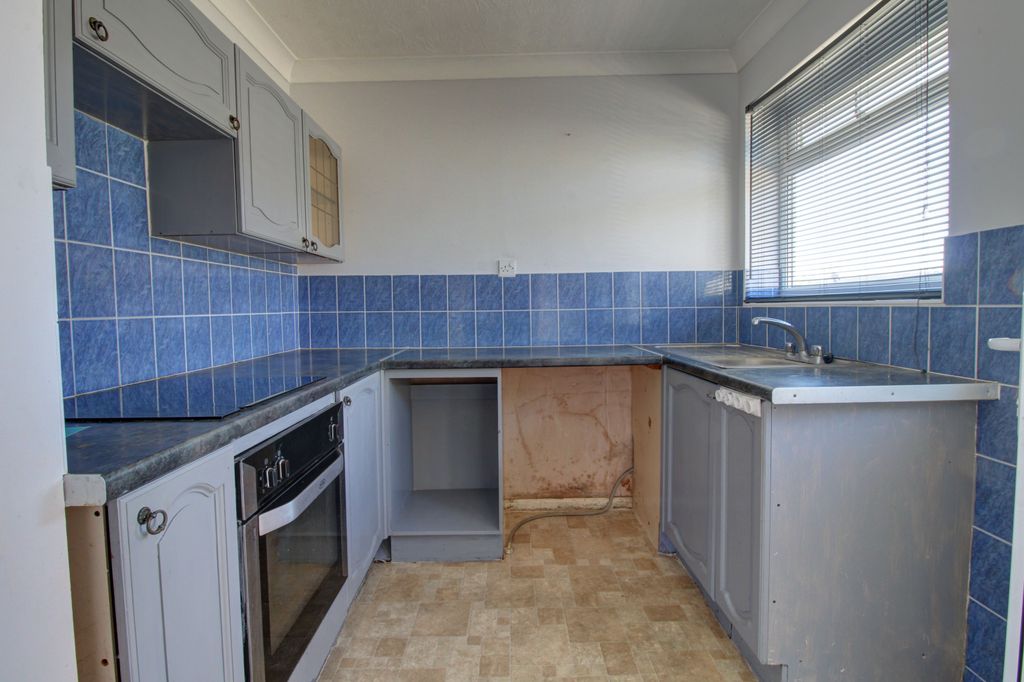 Property photo 3 of 9 Kitchen