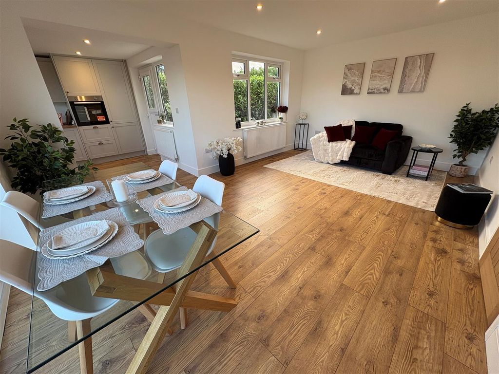 Property photo 2 of 27