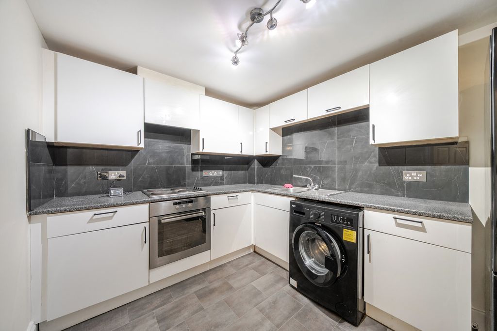 Property photo 2 of 16 1467481-7-6A1804d...