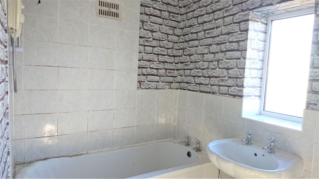 Property photo 3 of 4 Bathroom