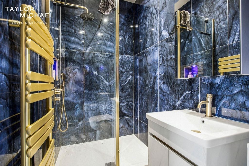 Property photo 2 of 28 Bathroom