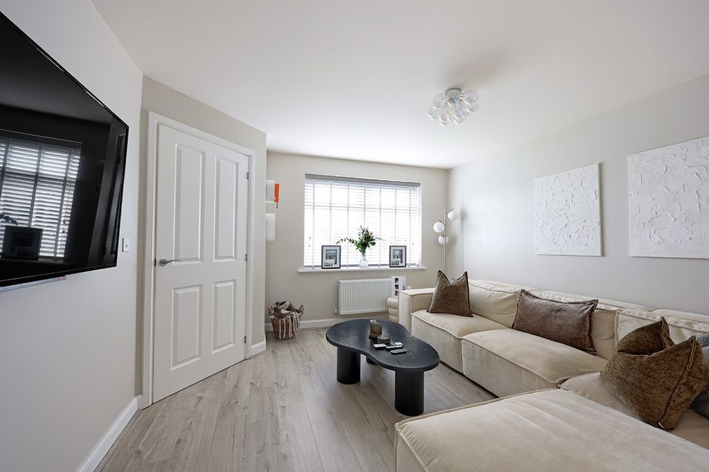 Property photo 2 of 14 4550541