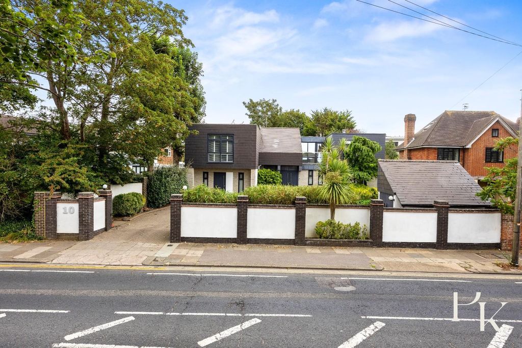 Property photo 2 of 35 Dyke Road Avenue 10 - 004.Jpg