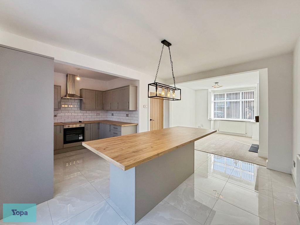 Property photo 2 of 17 24E48235--48A5-Aa7B-3207Ab024015-12905-000002936F1E6C07